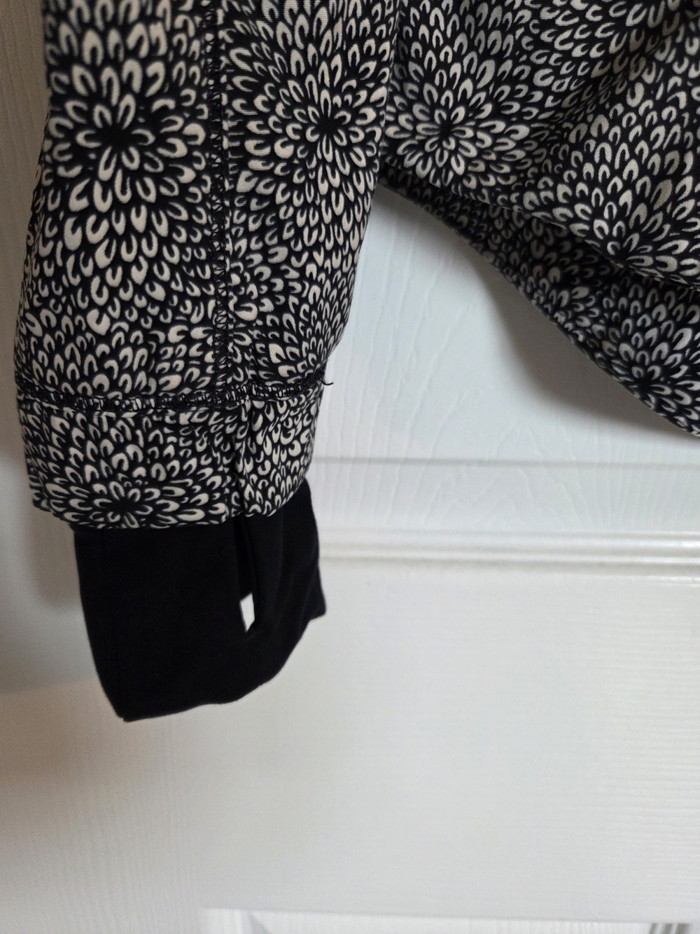 lululemon Black and White Speckled Floral Hooded Jacket Size Small - Picture 5 of 6